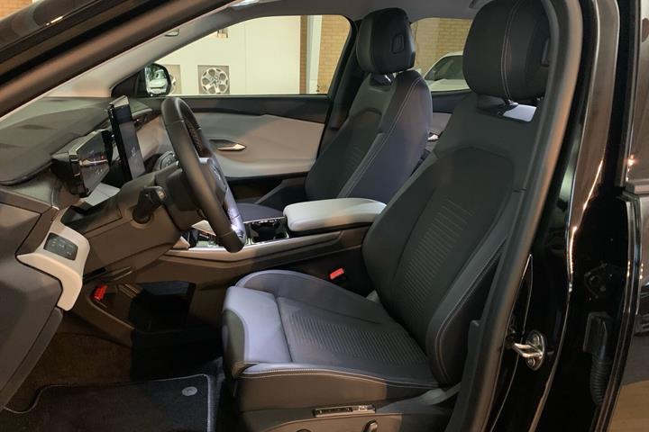 Sort Ford Explorer fra 2025