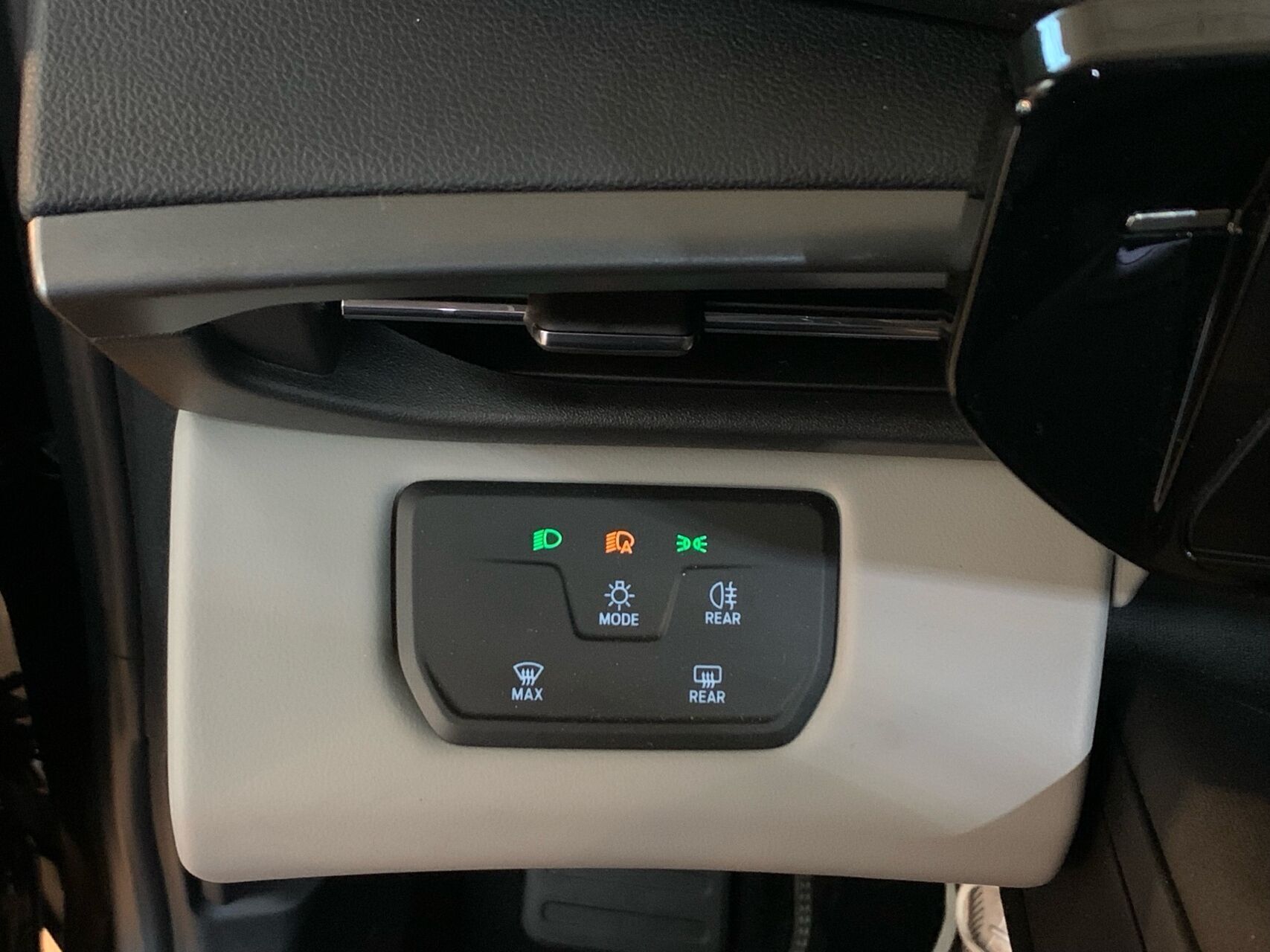 Sort Ford Explorer fra 2025