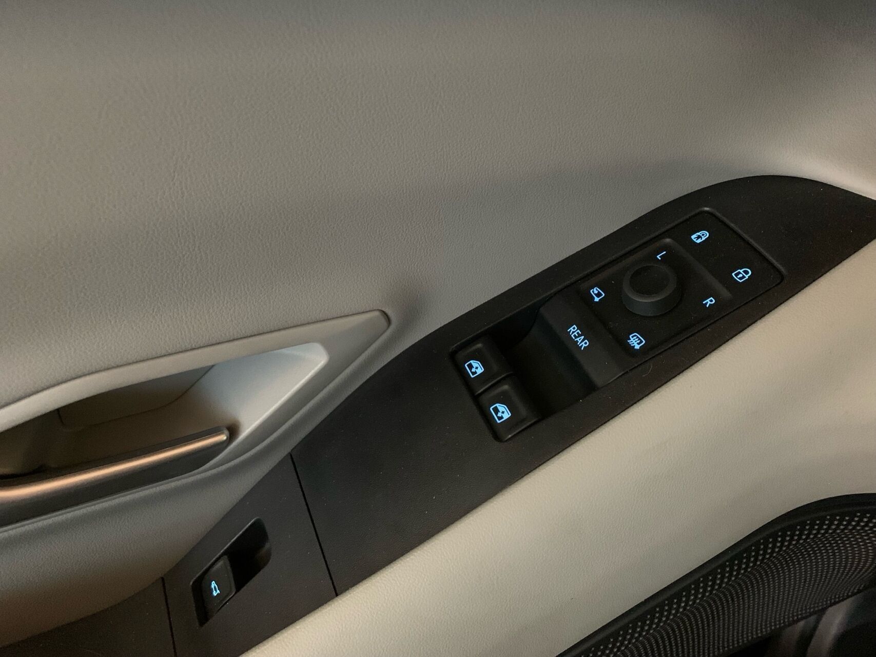 Sort Ford Explorer fra 2025