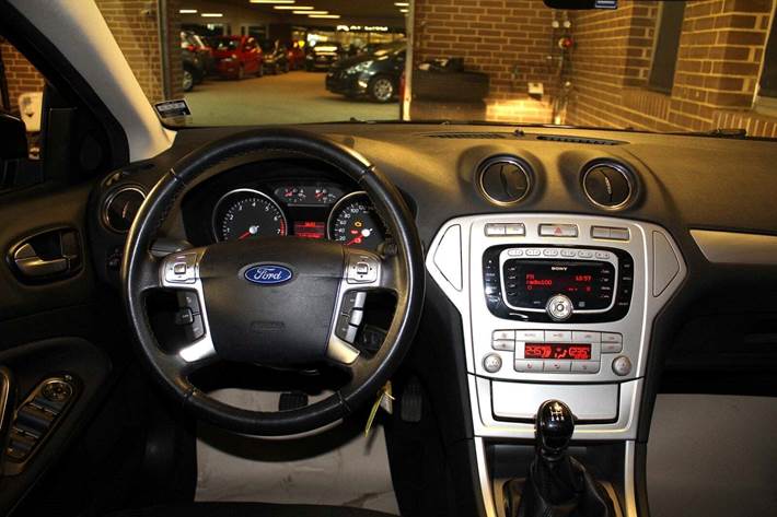 Sort Ford Mondeo fra 2009