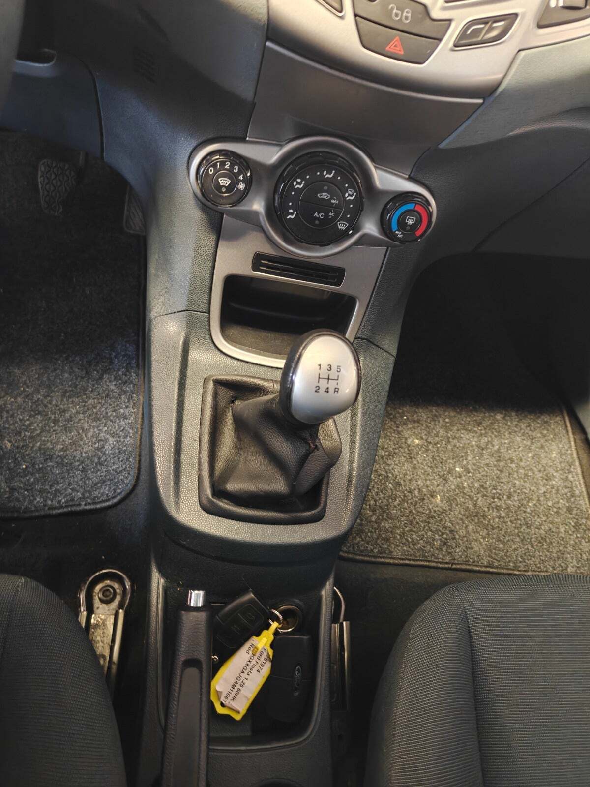 Gul Ford Fiesta fra 2010