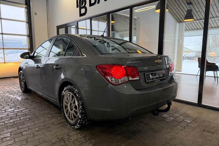 Rød Chevrolet Cruze fra 2009