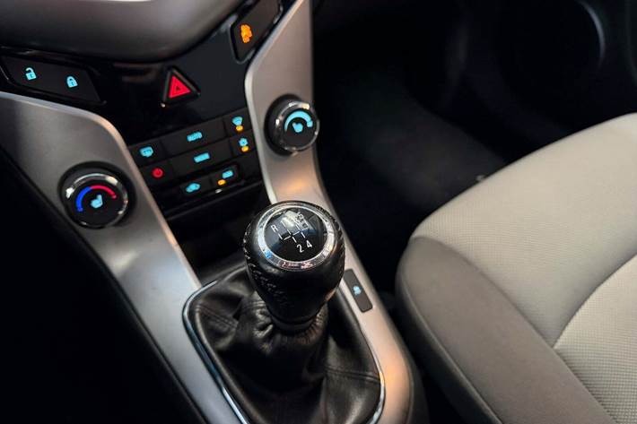 Rød Chevrolet Cruze fra 2009