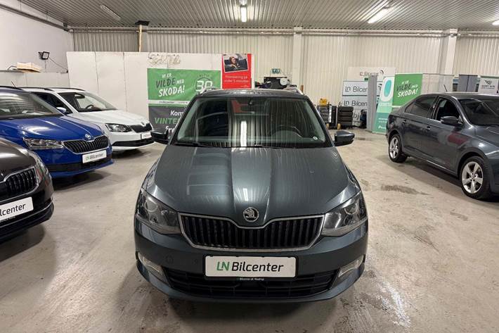 Grå Skoda Fabia fra 2015