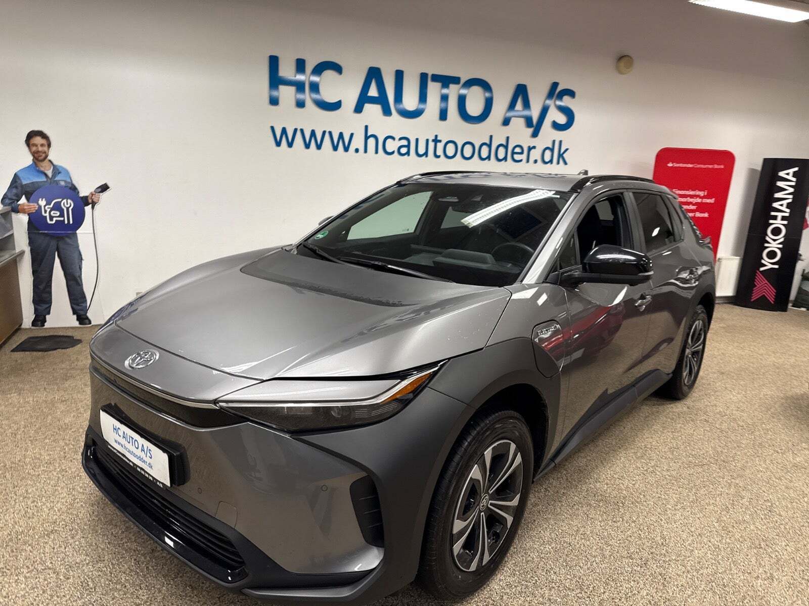 Grå Toyota BZ4X fra 2023
