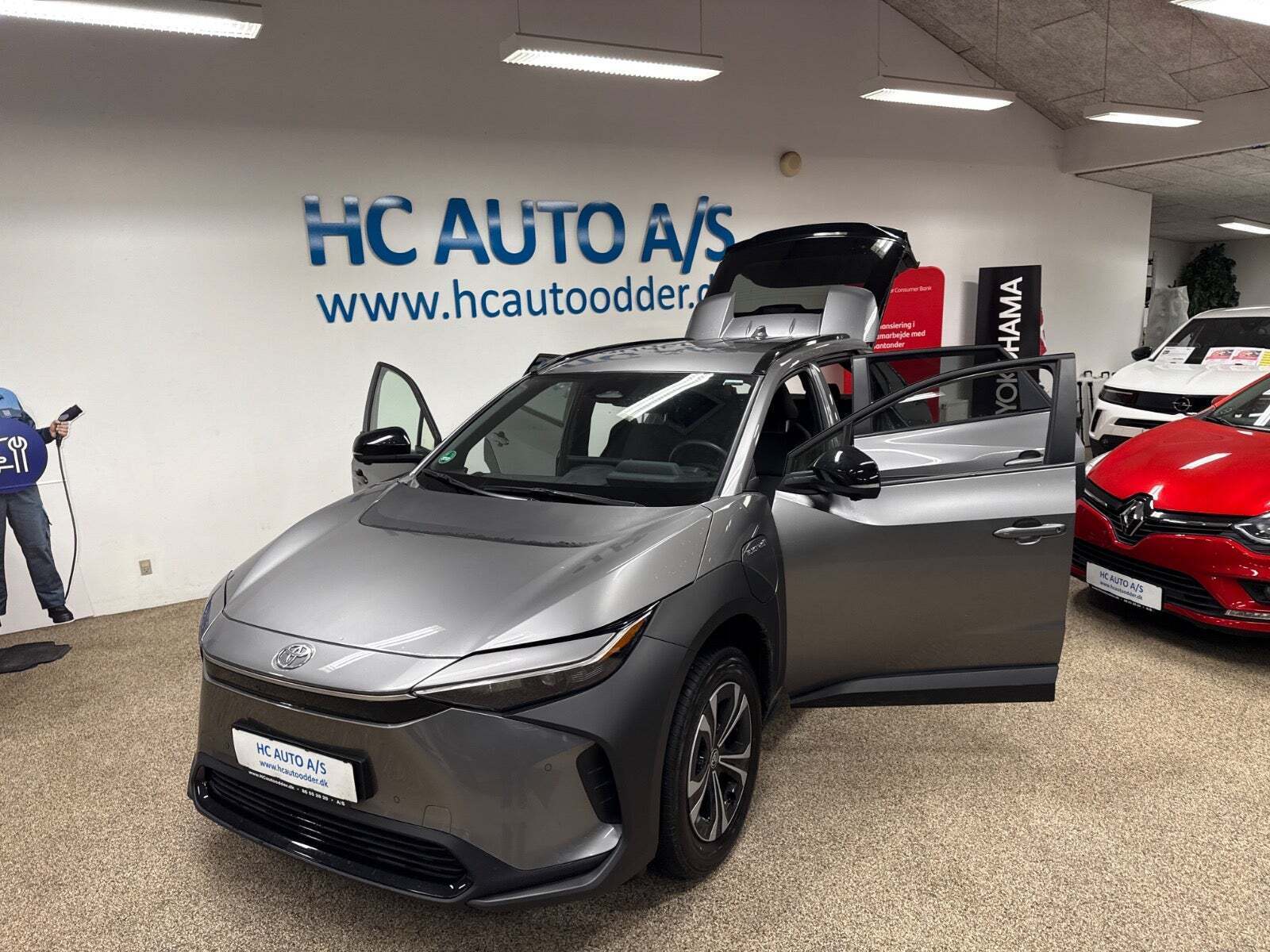 Grå Toyota BZ4X fra 2023