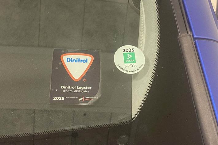 Blå Toyota Yaris fra 2017