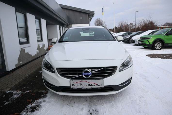 Hvid Volvo V60 fra 2014