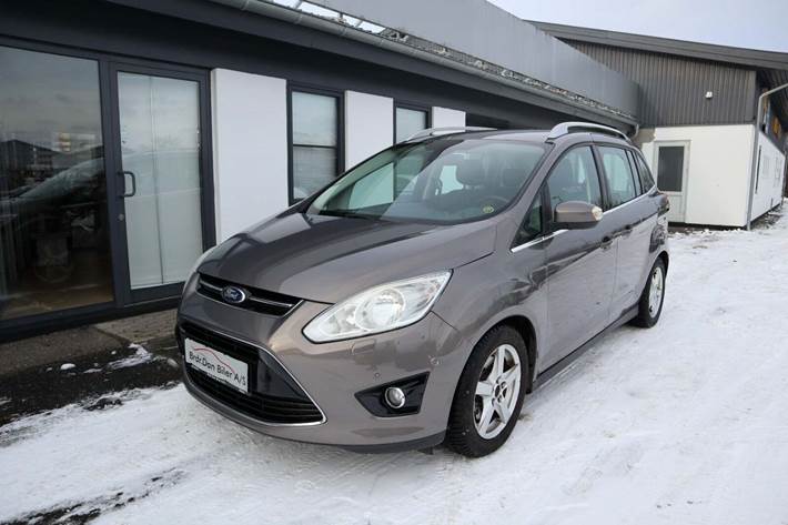 Grå Ford Grand C-Max fra 2013 set udefra
