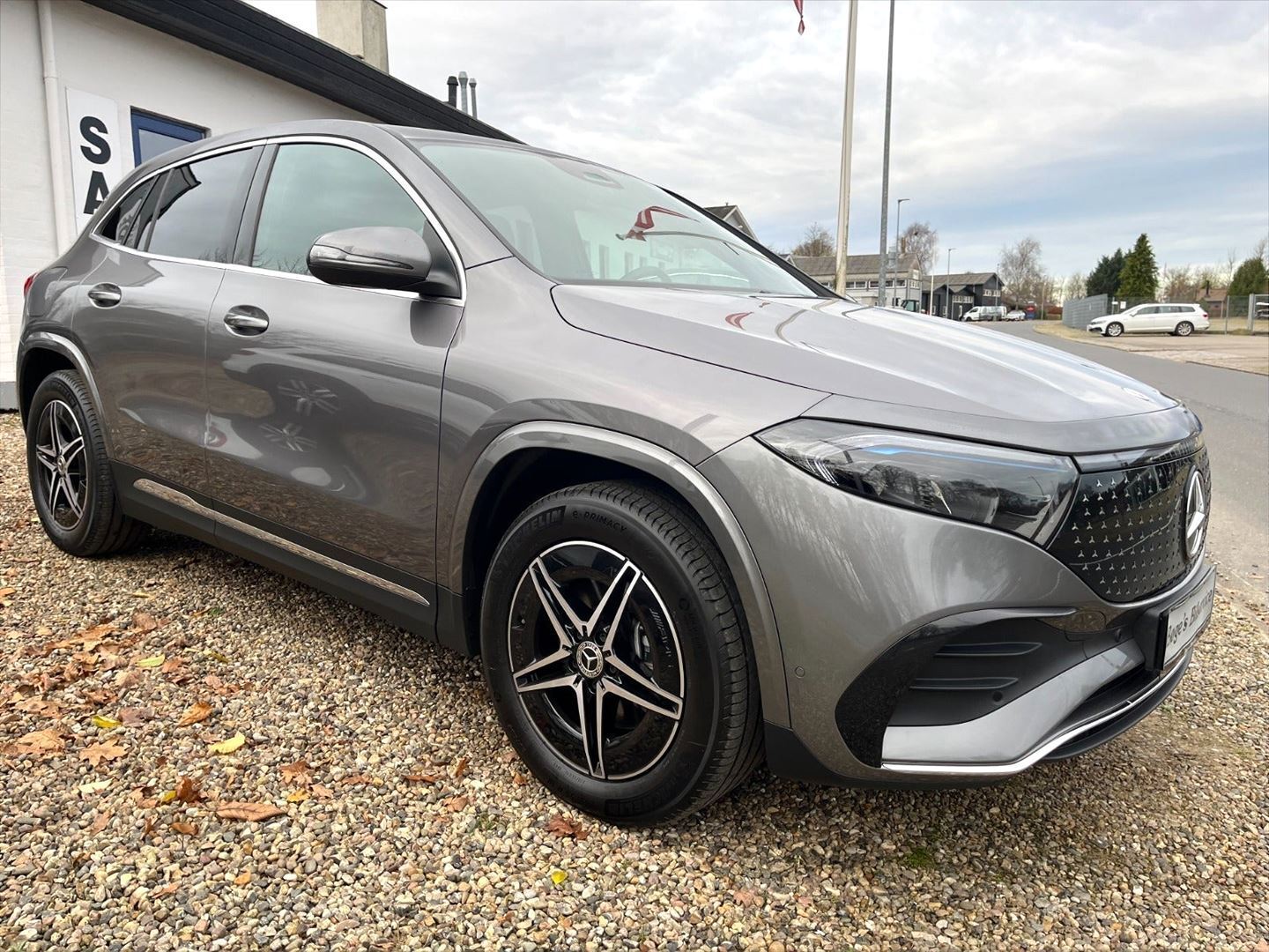 Grå Mercedes EQA 250+ fra 2024