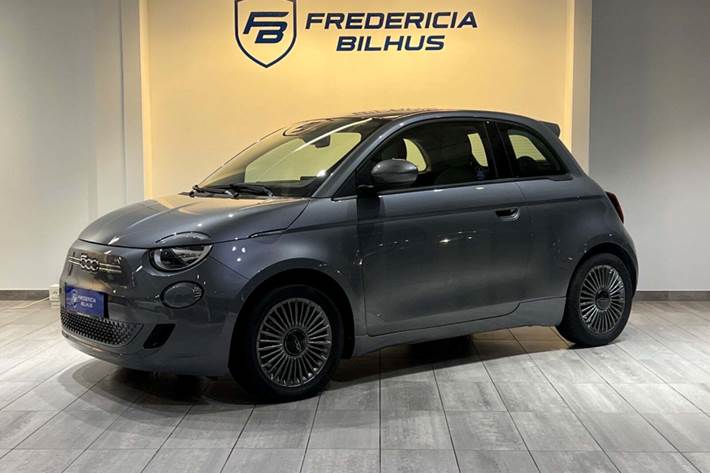 Grå Fiat 500e fra 2023 set udefra