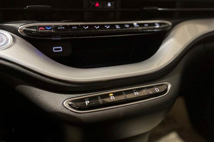 Grå Fiat 500e fra 2023