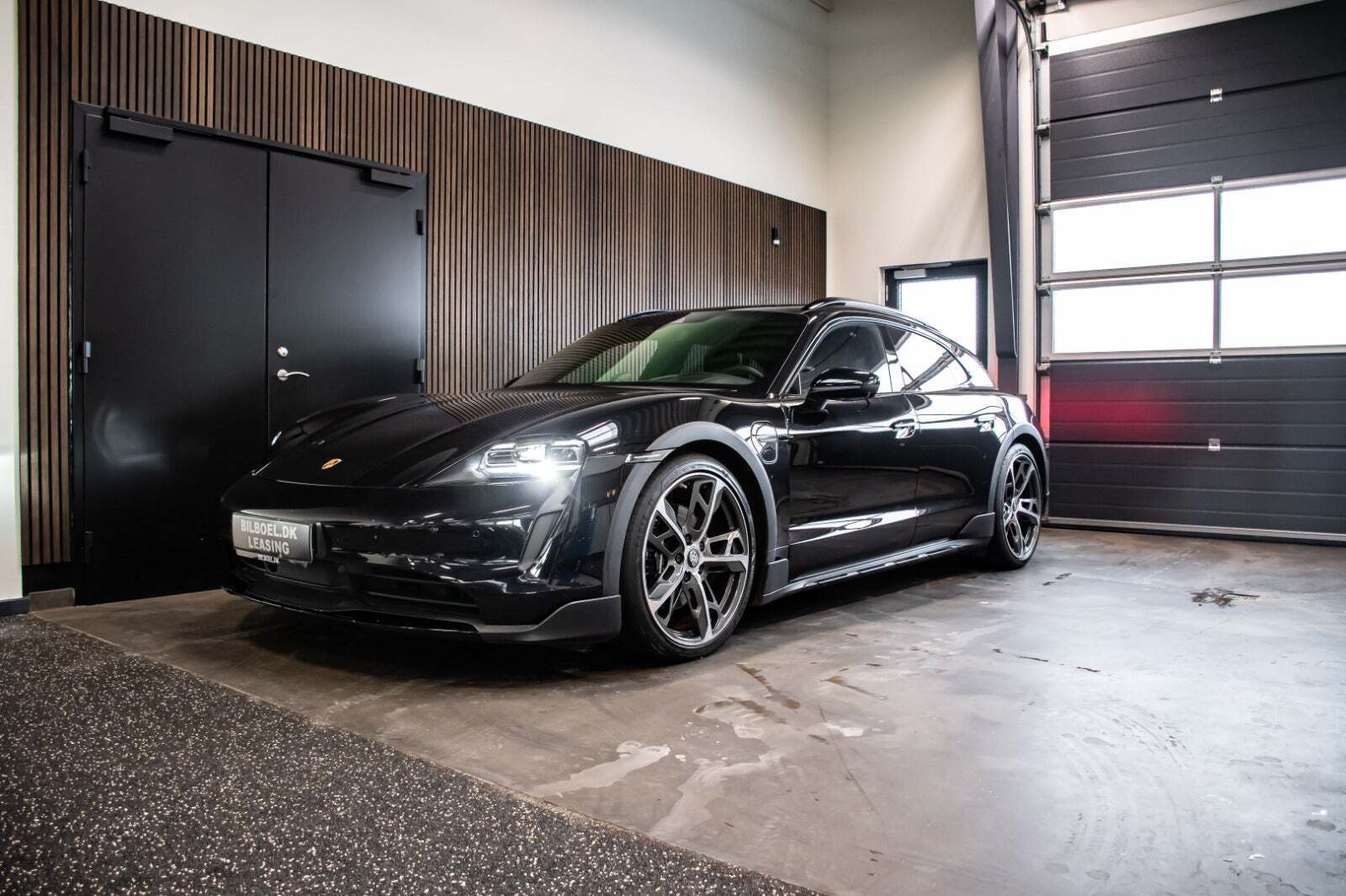 Porsche Taycan 4S Performance+ Cross Turismo