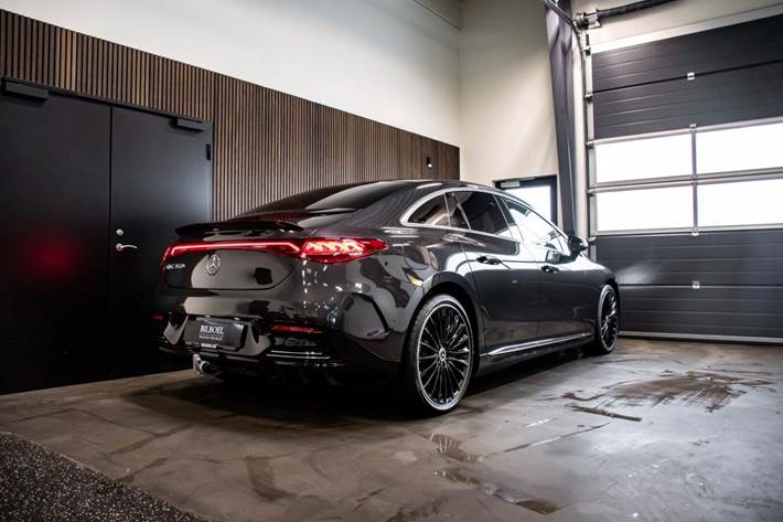 Grå Mercedes EQE350+ fra 2025