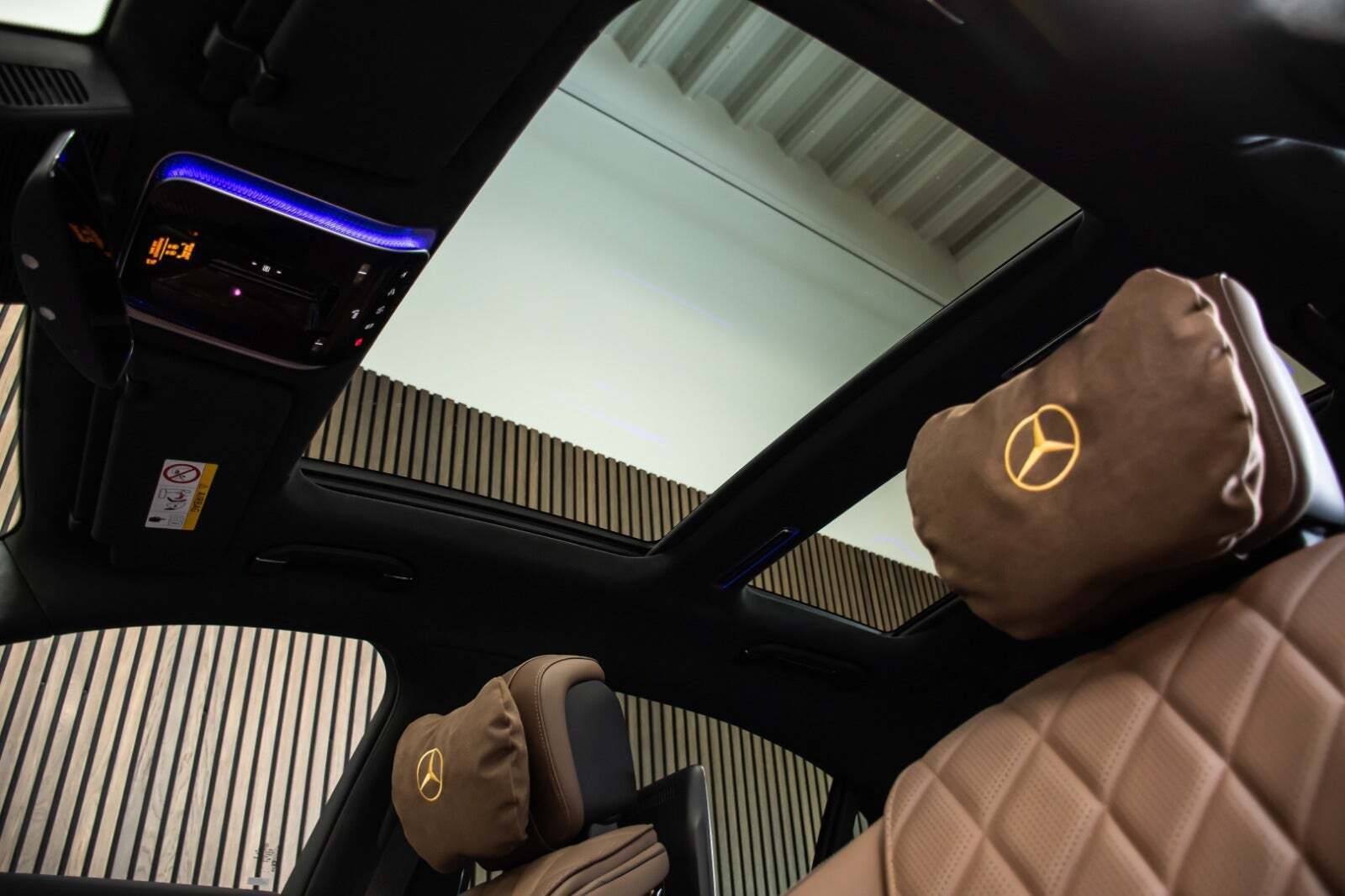 Sort Mercedes S580 fra 2023 set indefra