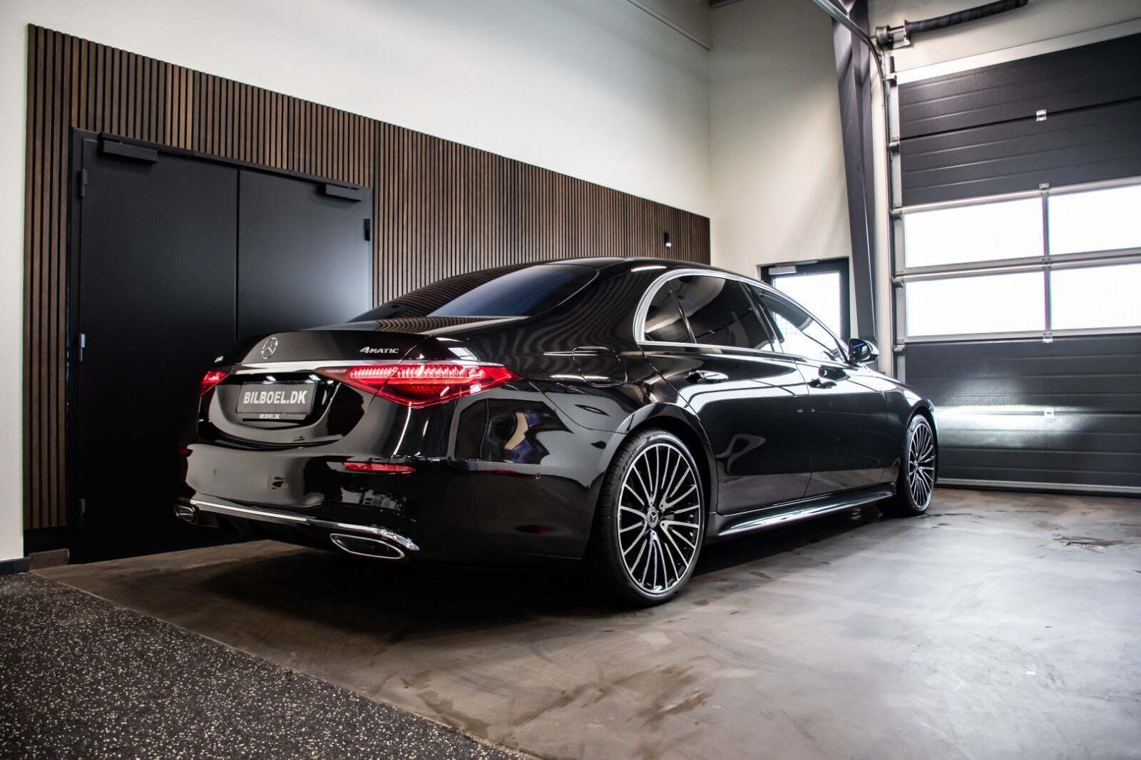 Sort Mercedes S580 fra 2023