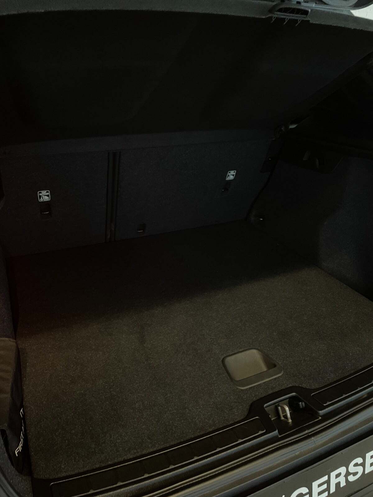 Grå Volvo XC40 fra 2019