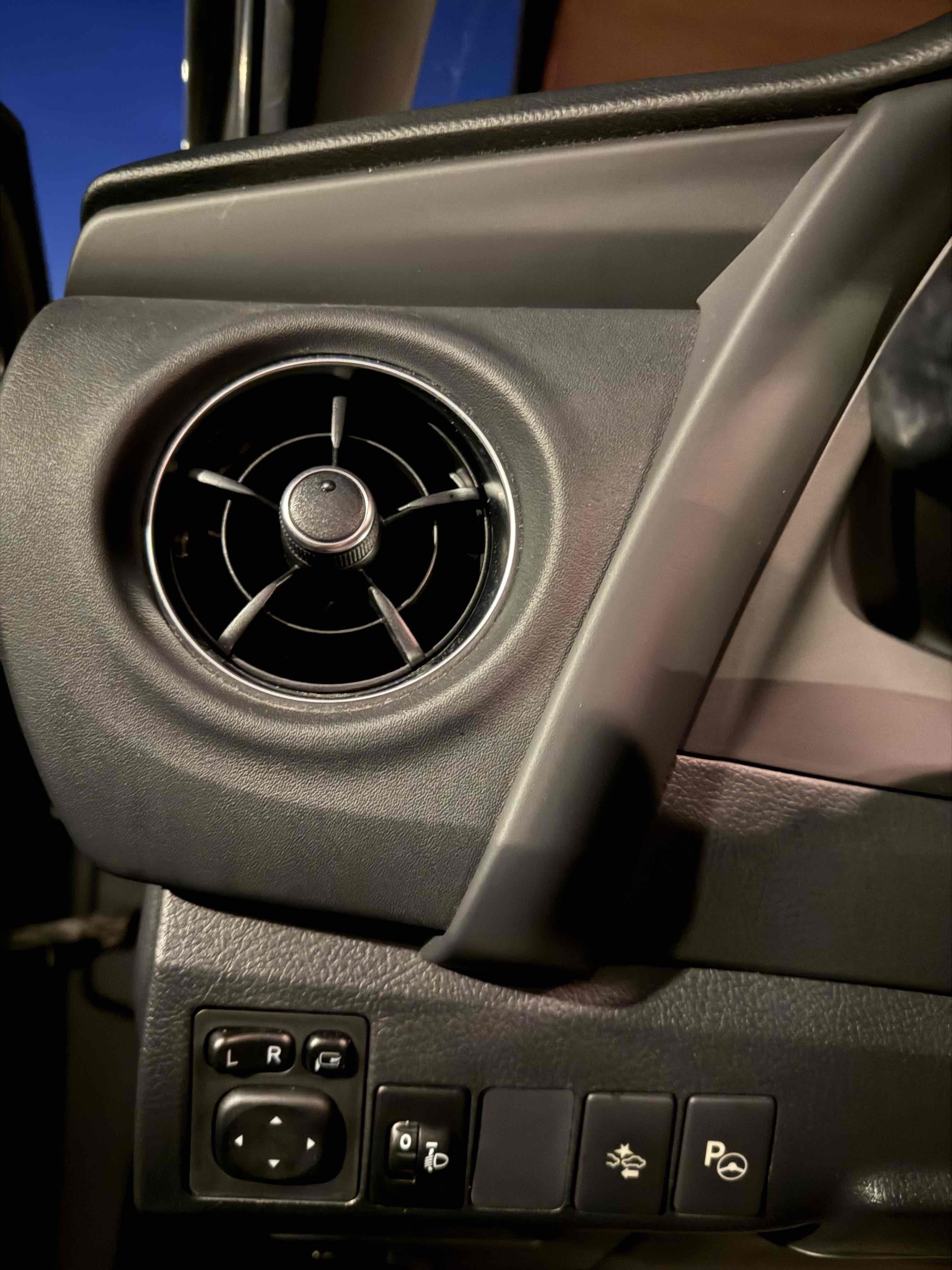 Grå Toyota Auris fra 2016