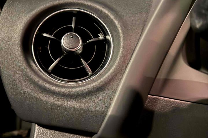 Grå Toyota Auris fra 2016