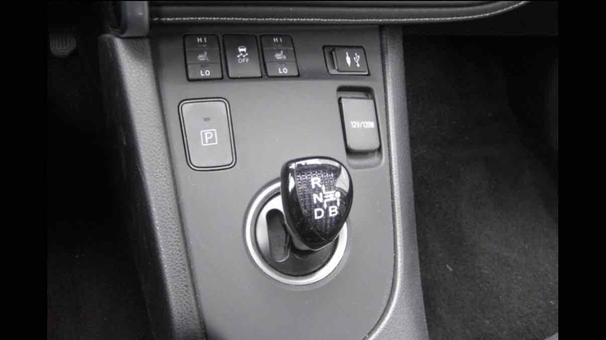 Grå Toyota Auris fra 2016