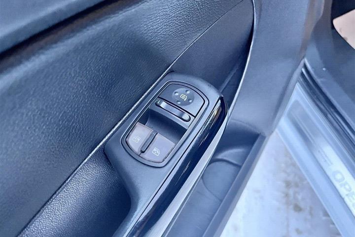 Hvid Opel Corsa fra 2014