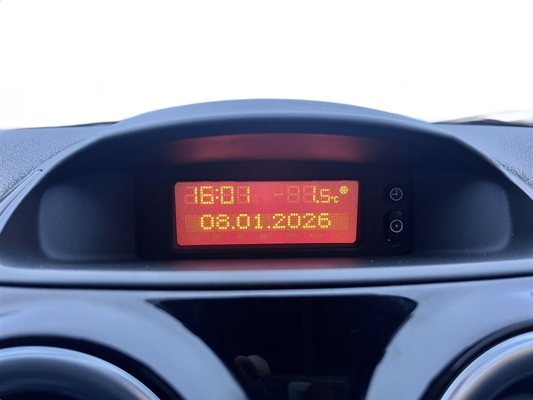 Hvid Opel Corsa fra 2014