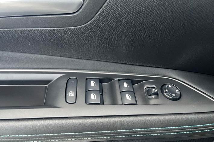 Sort Peugeot 3008 fra 2021