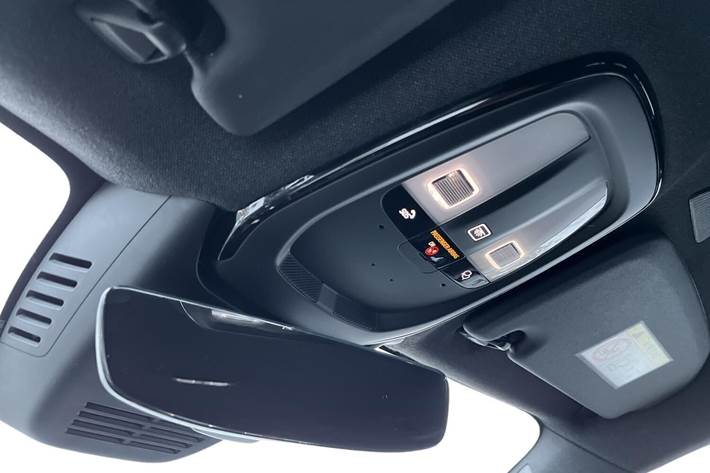 Grå Volvo EX40 fra 2025