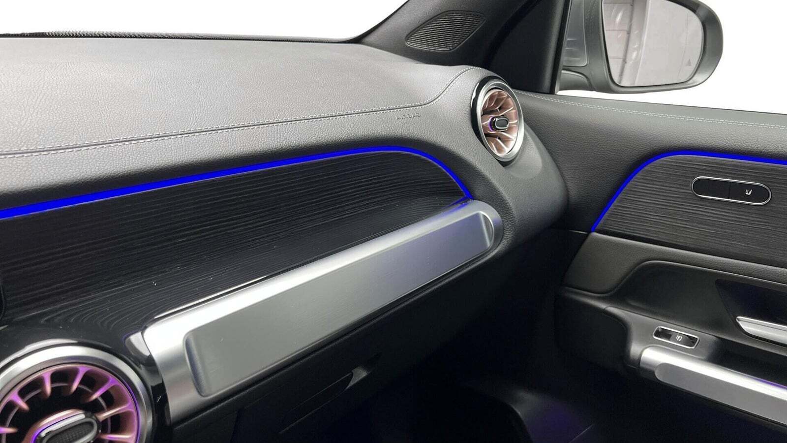 Grå Mercedes EQB250 fra 2024