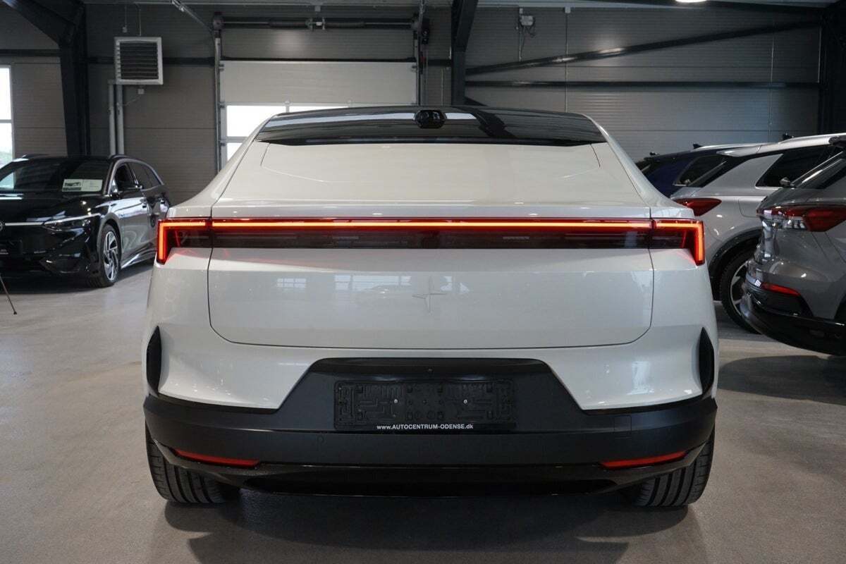 Hvid Polestar 4 fra 2025