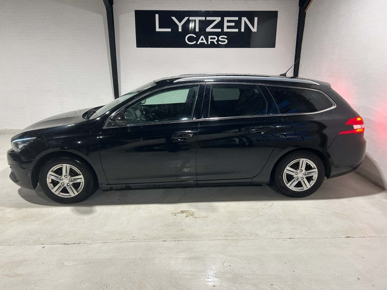 Peugeot 308 1,5 BlueHDi 130 Allure Sky SW