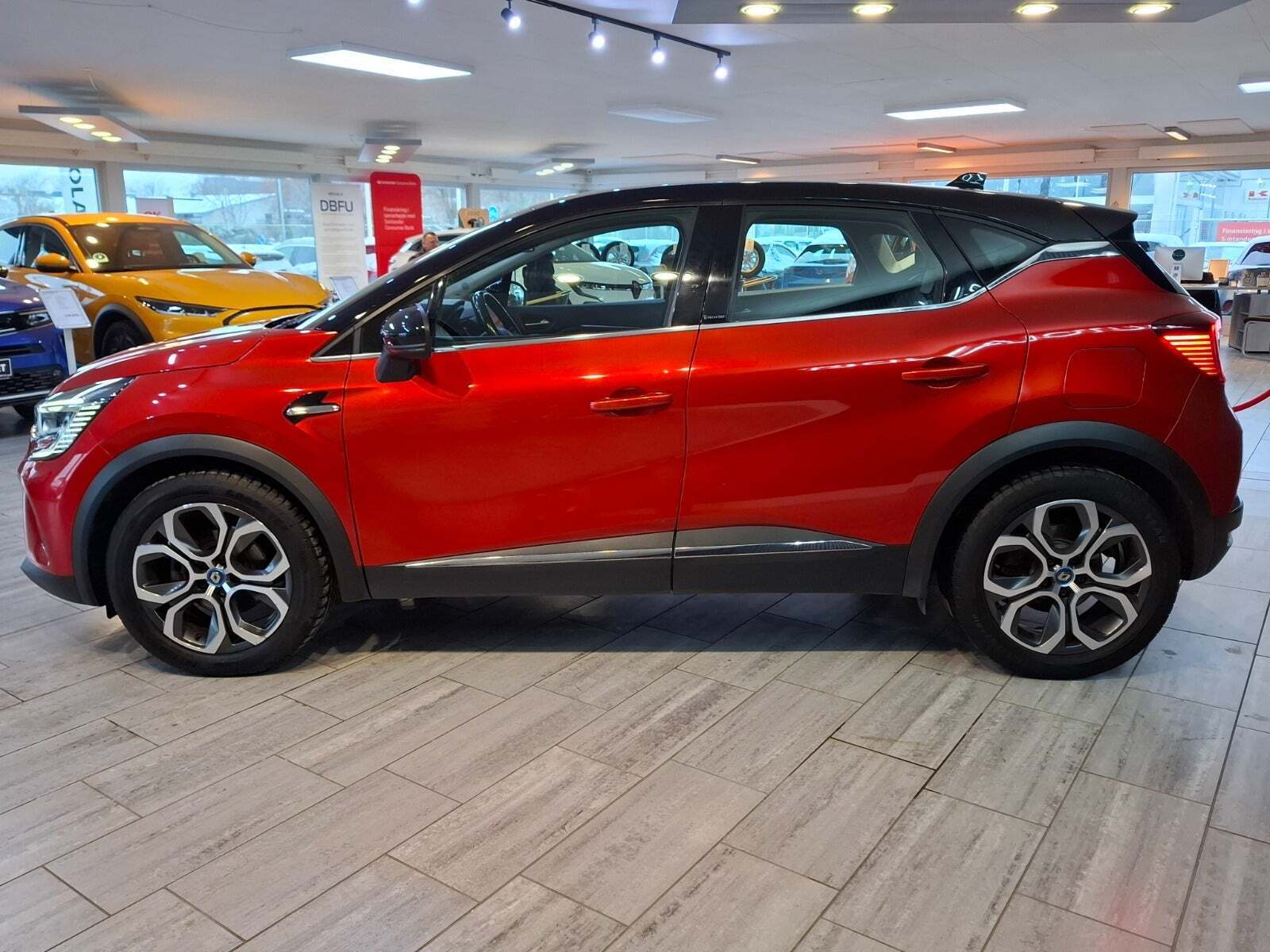 Rød Renault Captur fra 2021