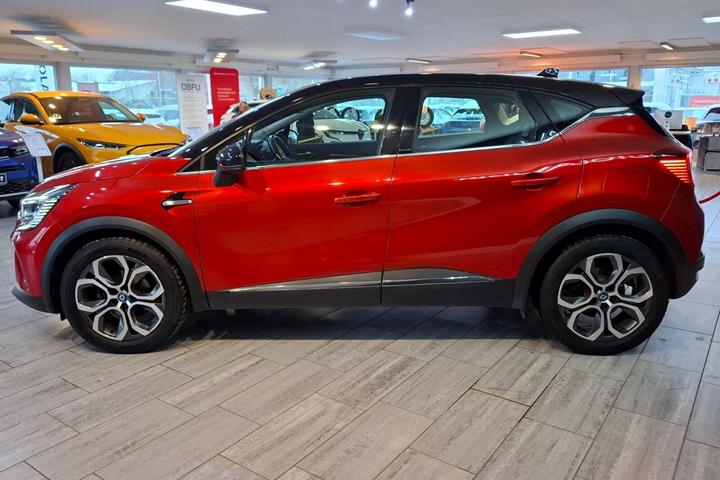 Rød Renault Captur fra 2021