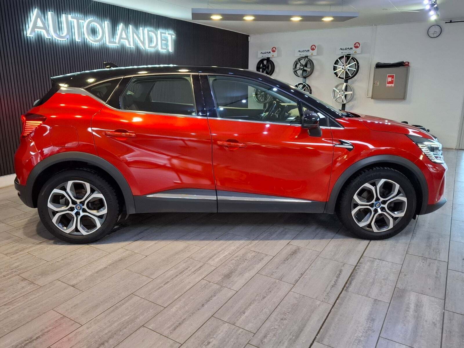 Rød Renault Captur fra 2021