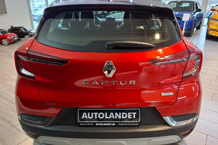 Rød Renault Captur fra 2021