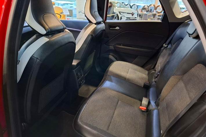 Rød Renault Captur fra 2021