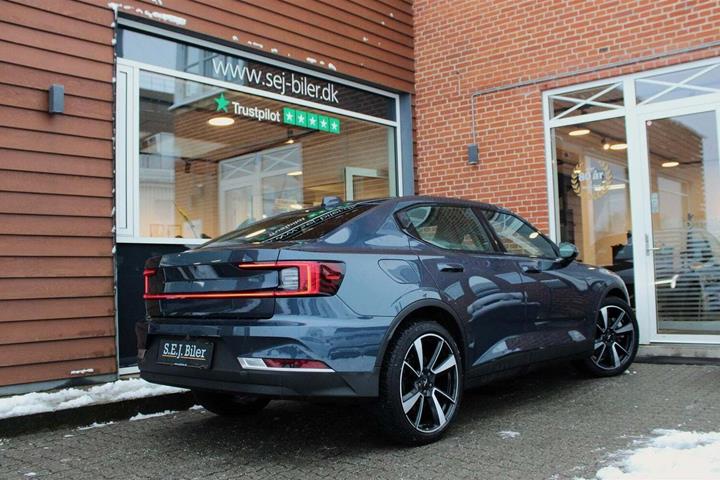 Blå Polestar 2 fra 2022