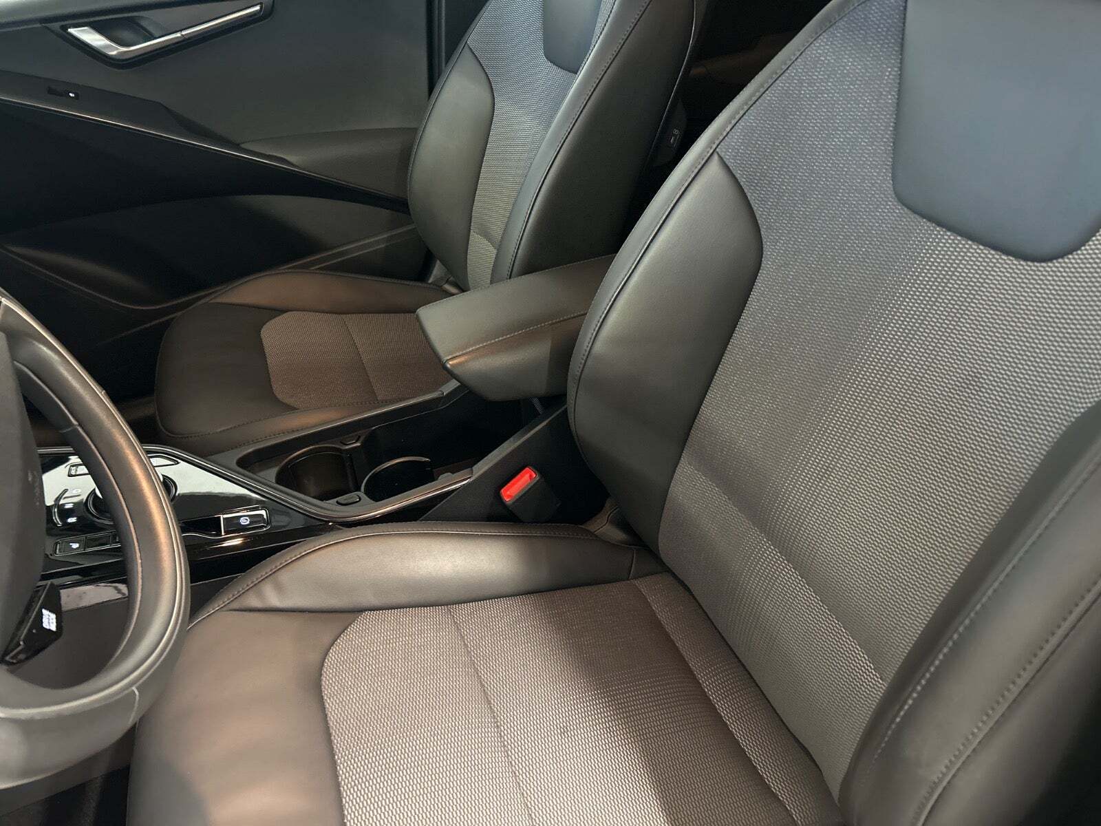 Blå Kia Niro fra 2023