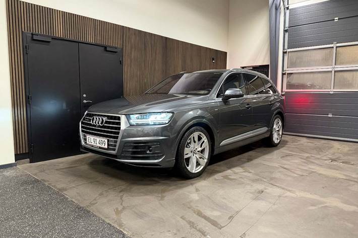 Grå Audi Q7 fra 2017