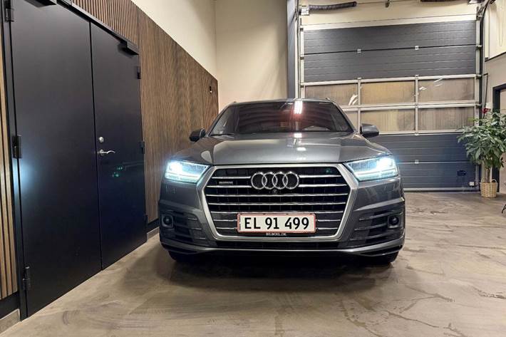 Grå Audi Q7 fra 2017