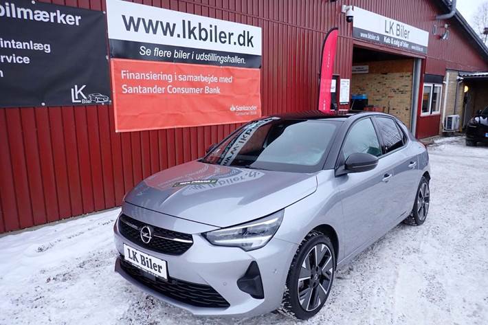 Grå Opel Corsa-e fra 2023 set udefra