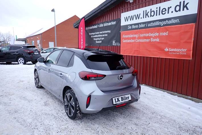 Grå Opel Corsa-e fra 2023