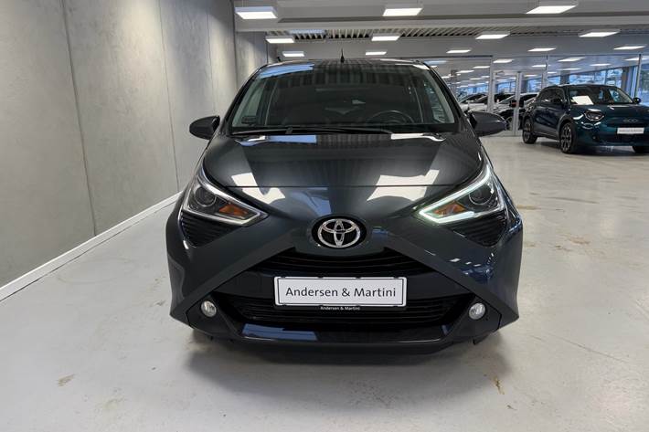 Sort Toyota Aygo fra 2020