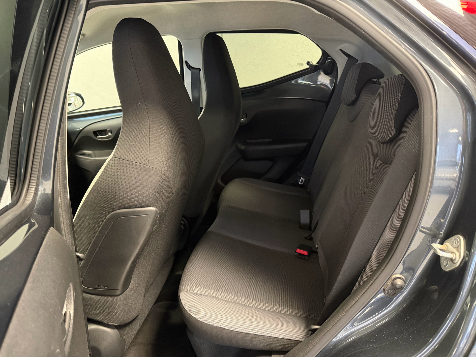 Sort Toyota Aygo fra 2020