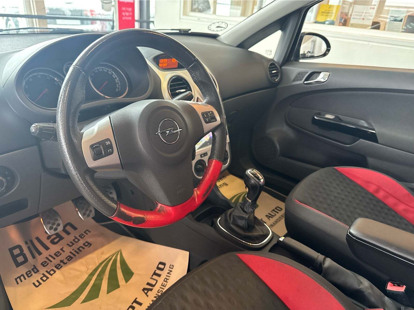 Sort Opel Corsa fra 2008