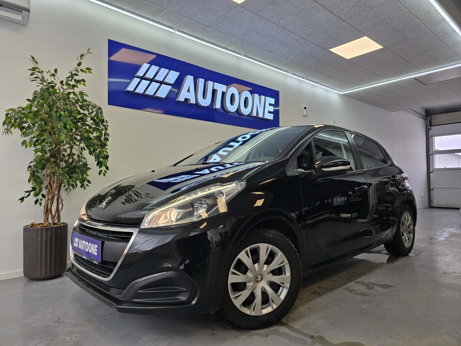 Sort Peugeot 208 fra 2019