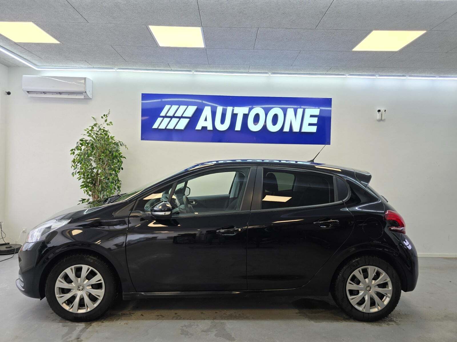 Sort Peugeot 208 fra 2019