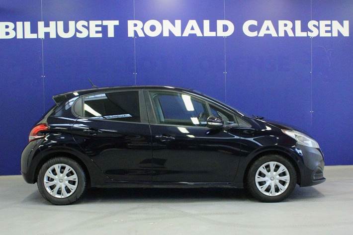 Blå Peugeot 208 fra 2017