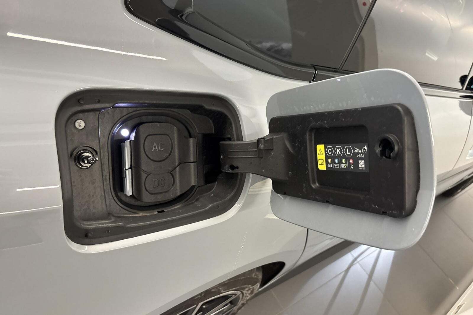 Grå BMW i4 fra 2025