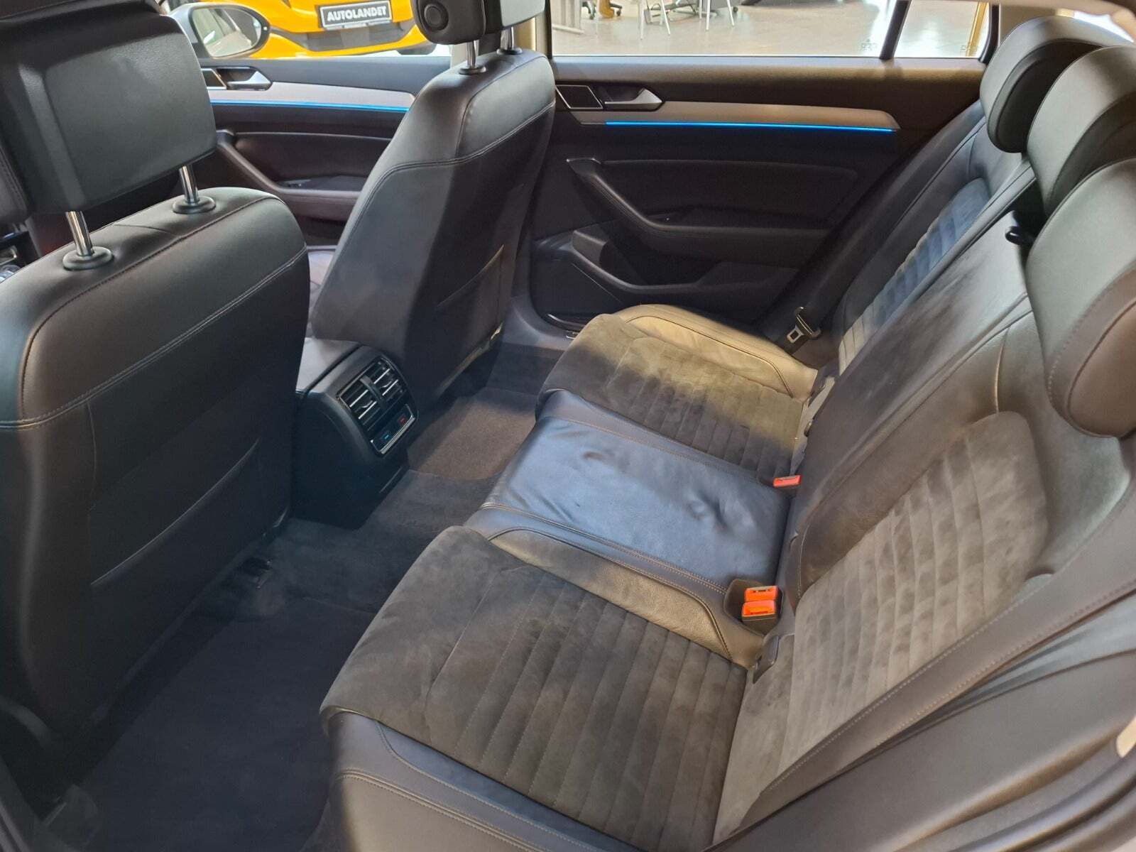 Sølv VW Passat fra 2018